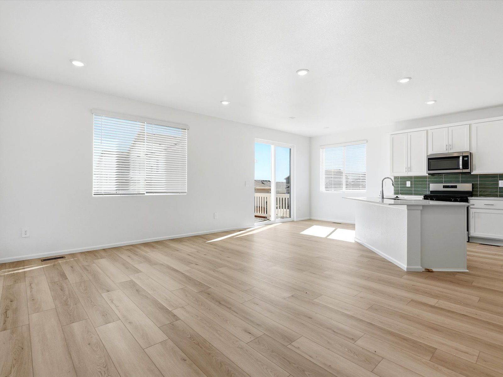 DEN_Meridian-Ranch-50's-LN_Red-Feather_Kitchen_B_13219-Valley-Peak-Dr