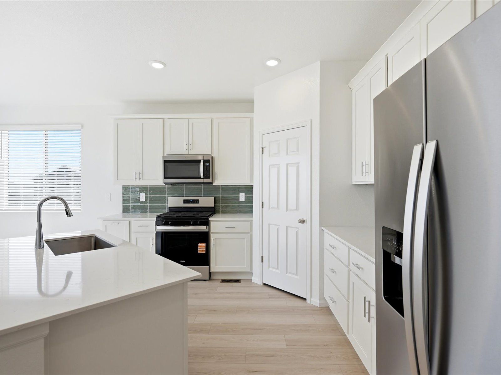 DEN_Meridian-Ranch-50's-LN_Red-Feather_Kitchen_B_13219-Valley-Peak-Dr