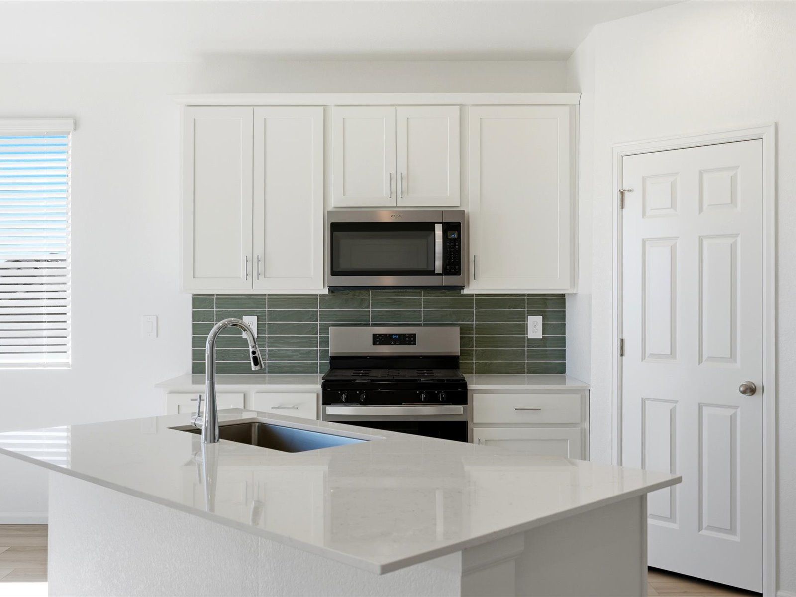DEN_Meridian-Ranch-50's-LN_Red-Feather_Kitchen_B_13219-Valley-Peak-Dr