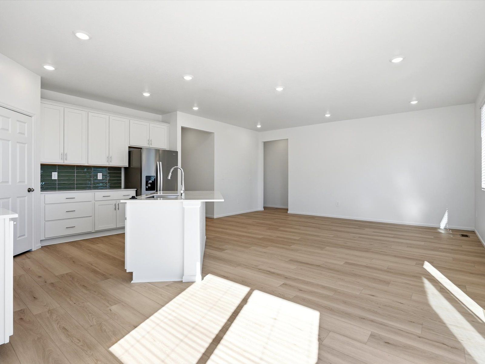 DEN_Meridian-Ranch-50's-LN_Red-Feather_Kitchen_B_13219-Valley-Peak-Dr