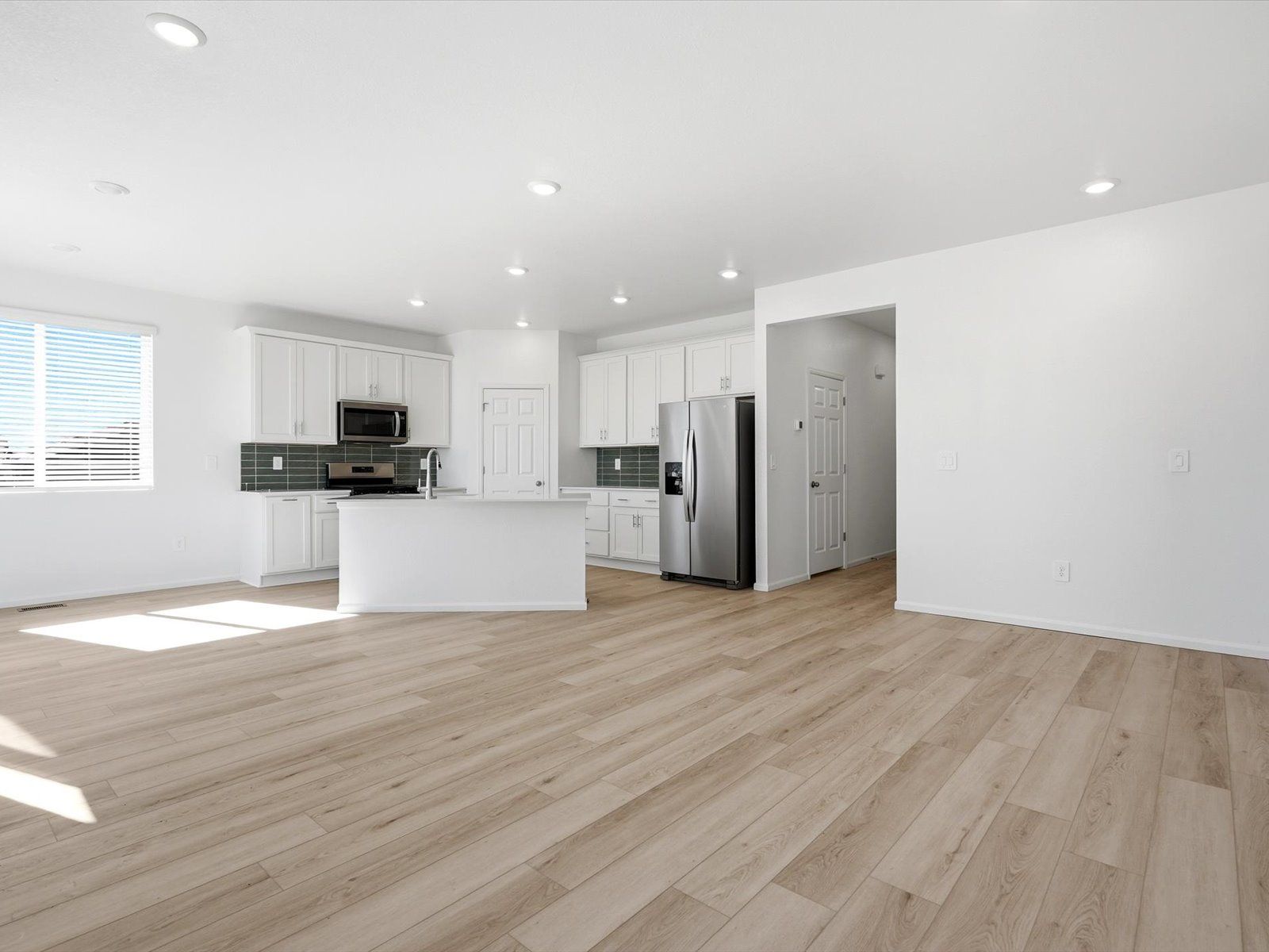 DEN_Meridian-Ranch-50's-LN_Red-Feather_Kitchen_B_13219-Valley-Peak-Dr