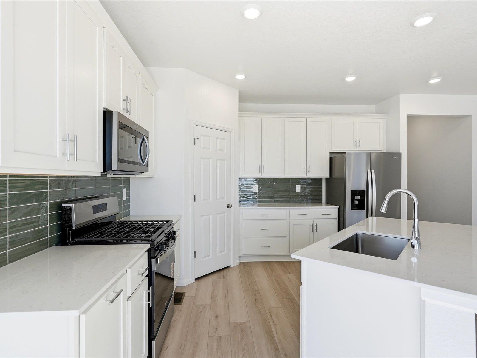 DEN_Meridian-Ranch-50's-LN_Red-Feather_Kitchen_B_13219-Valley-Peak-Dr