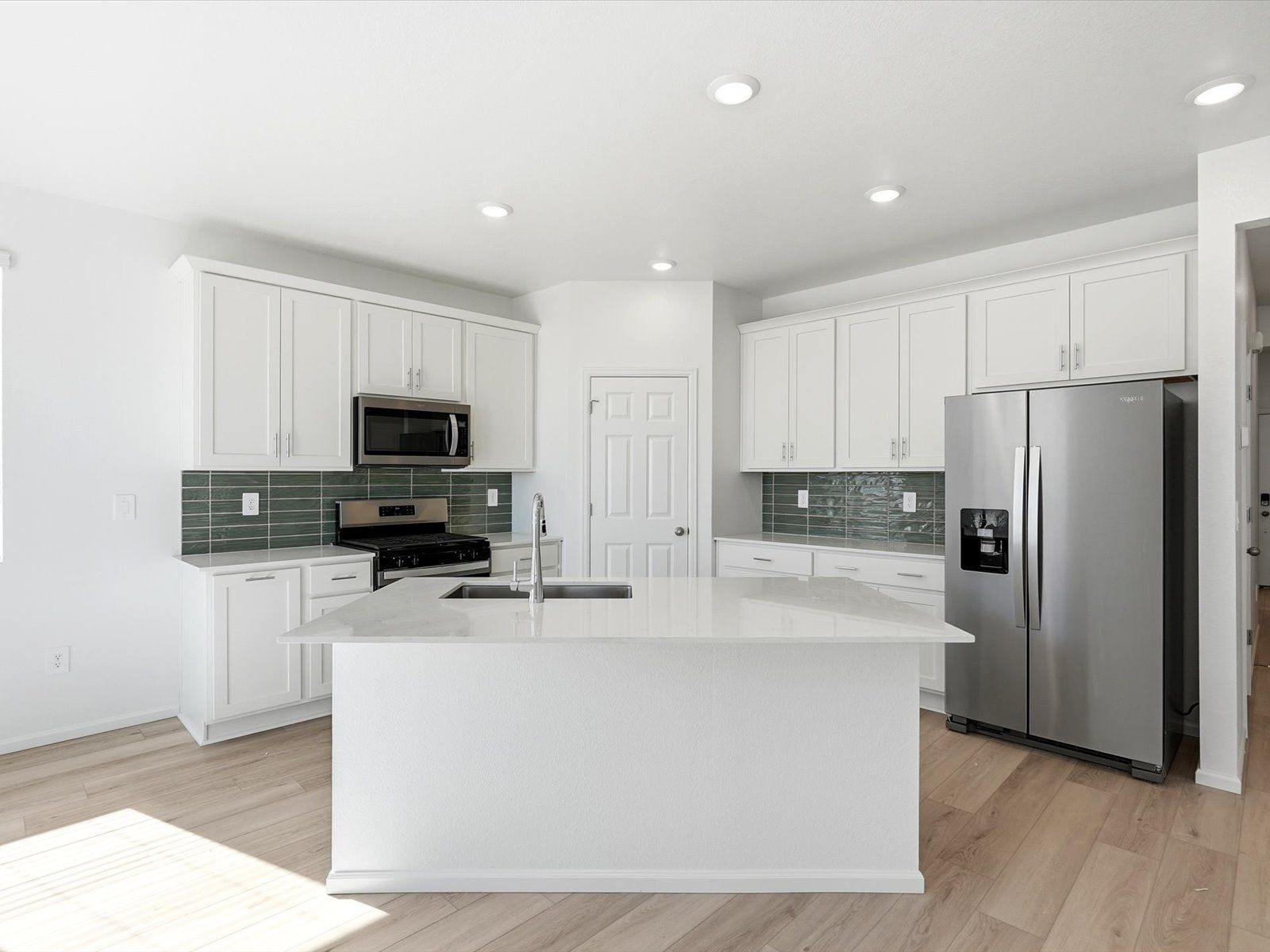 DEN_Meridian-Ranch-50's-LN_Red-Feather_Kitchen_B_13219-Valley-Peak-Dr