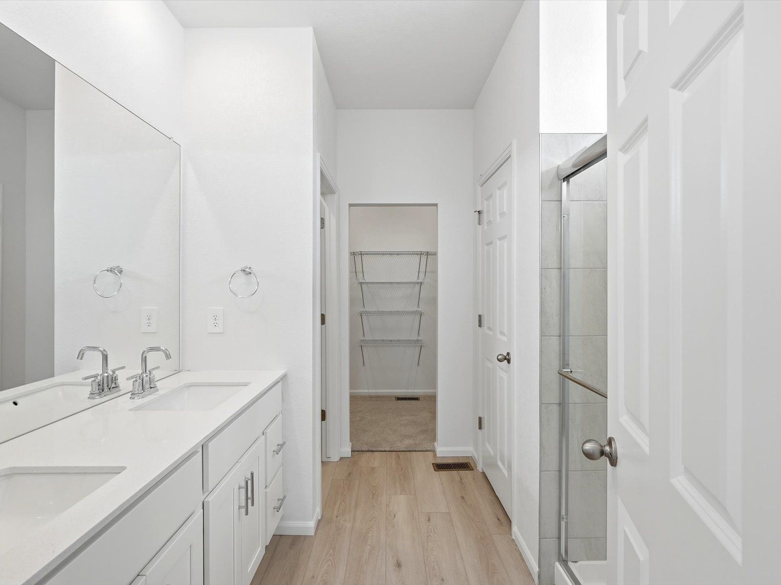 DEN_Meridian-Ranch-50's-LN_Red-Feather_Bathroom_B_13219-Valley-Peak-Dr