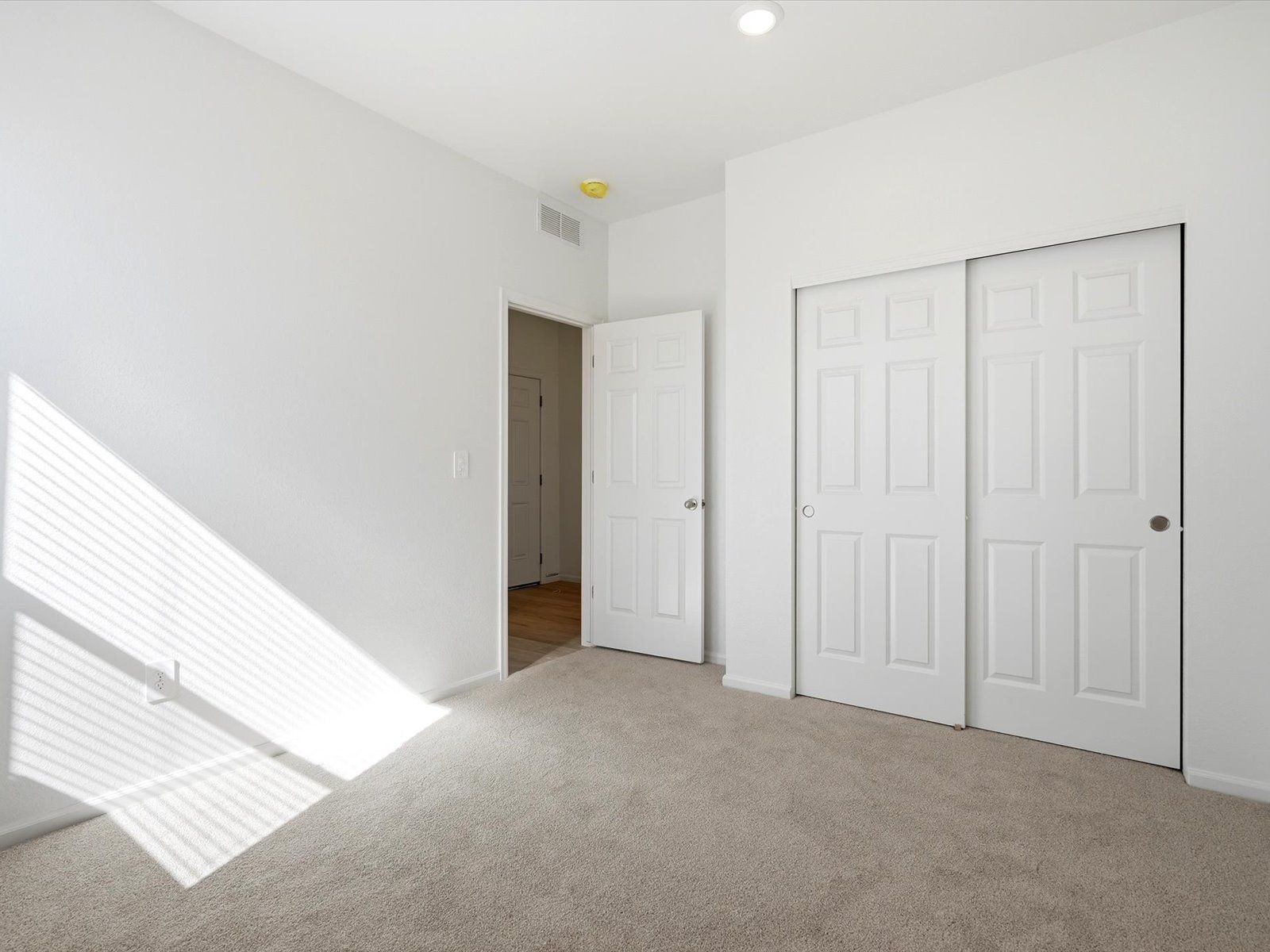 DEN_Meridian-Ranch-50's-LN_Red-Feather_Bedroom_B_13219-Valley-Peak-Dr