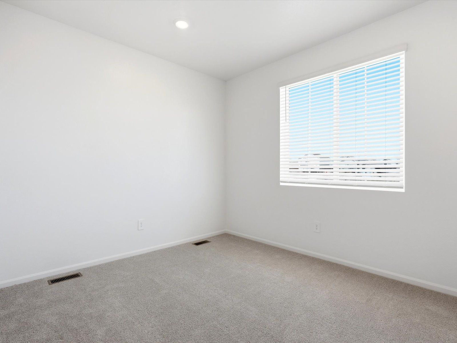 DEN_Meridian-Ranch-50's-LN_Red-Feather_Bedroom_B_13219-Valley-Peak-Dr