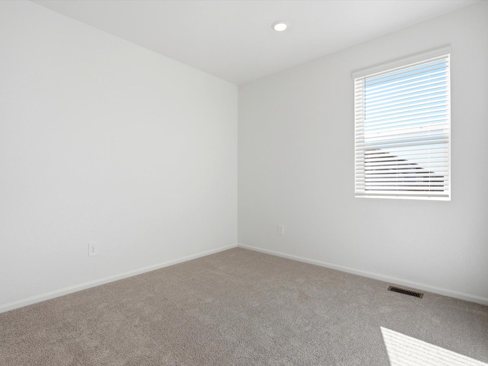 DEN_Meridian-Ranch-50's-LN_Red-Feather_Bedroom_B_13219-Valley-Peak-Dr