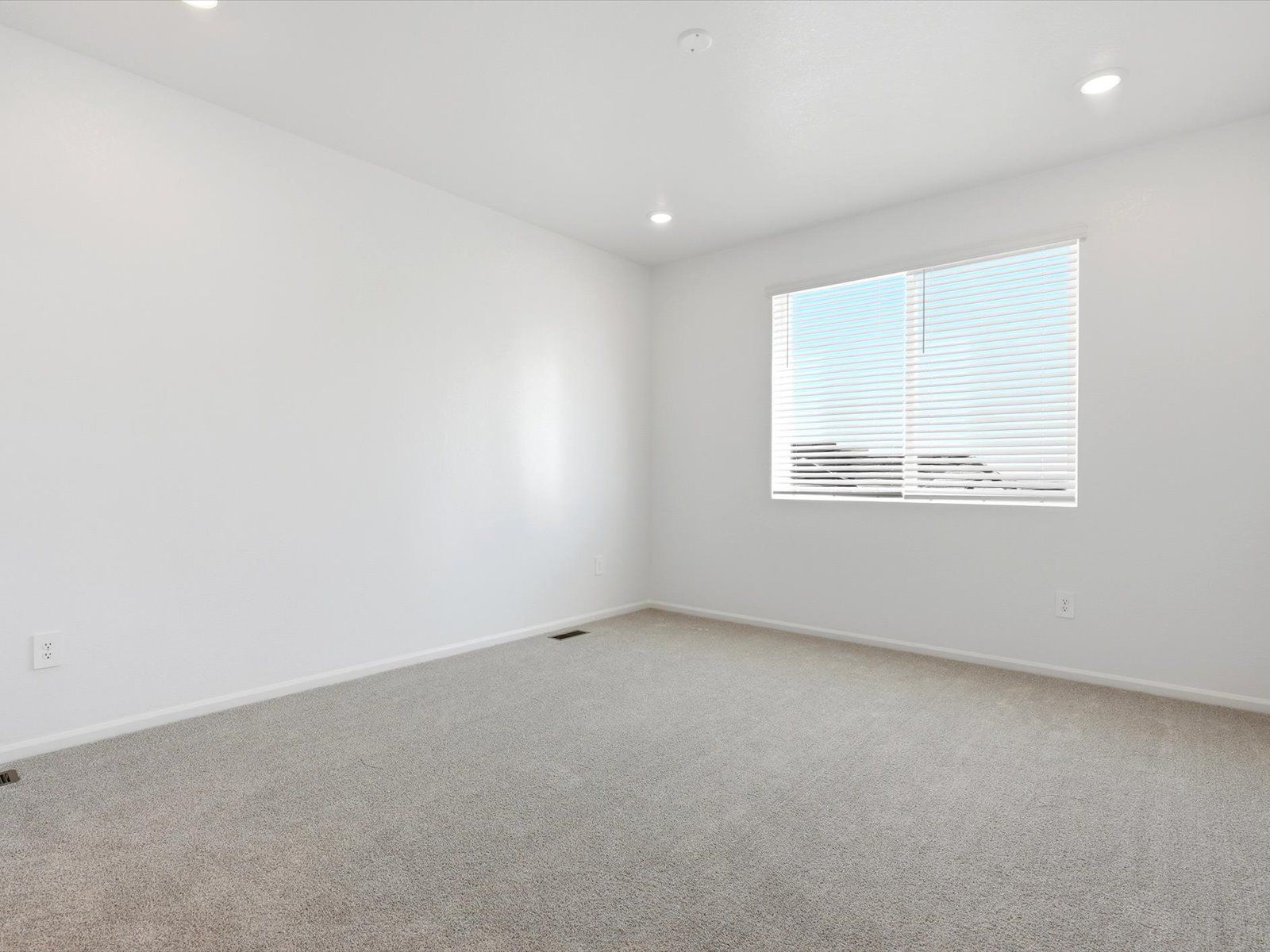DEN_Meridian-Ranch-50's-LN_Red-Feather_Bedroom_B_13219-Valley-Peak-Dr