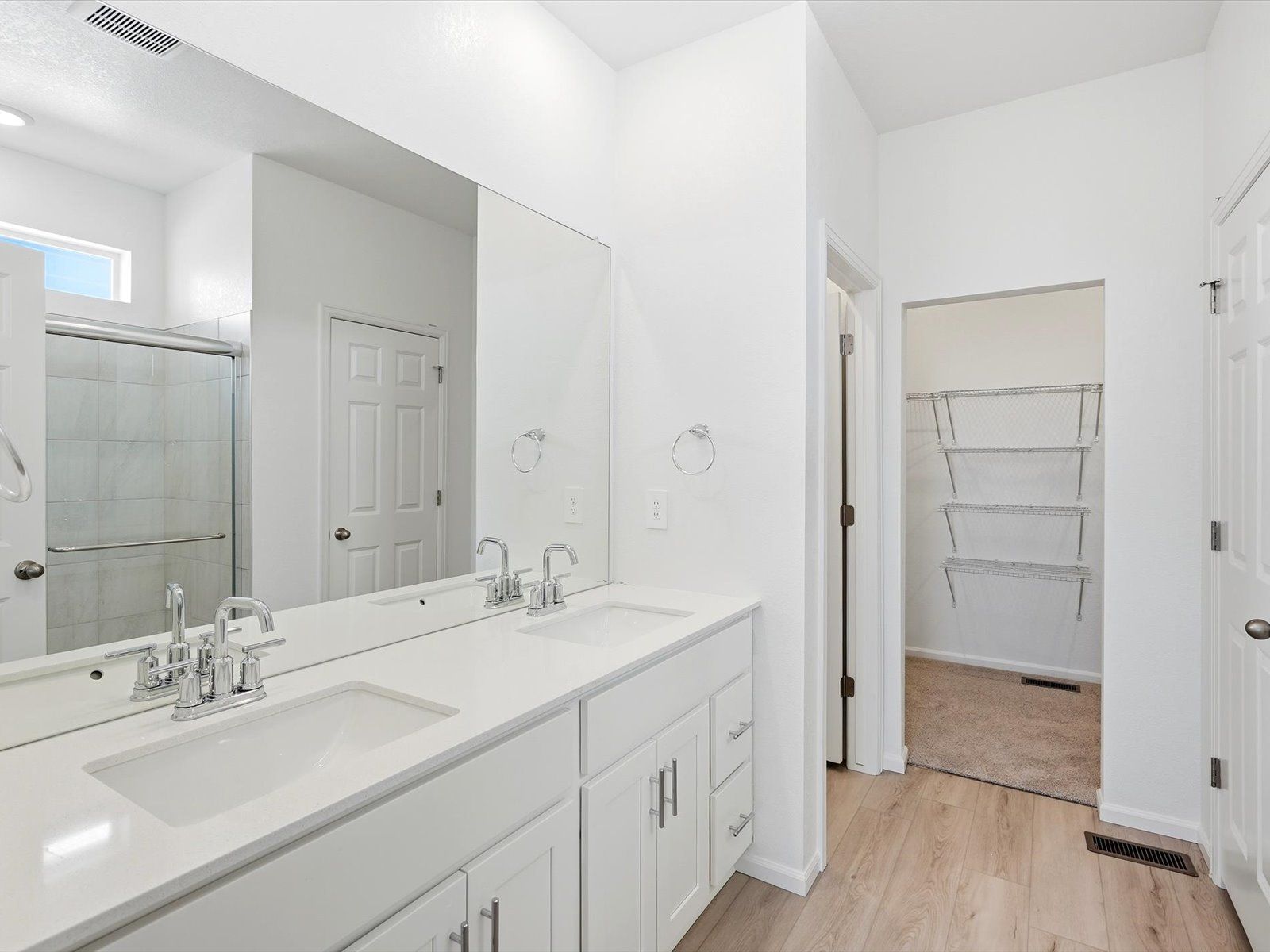 DEN_Meridian-Ranch-50's-LN_Red-Feather_Bathroom_B_13219-Valley-Peak-Dr