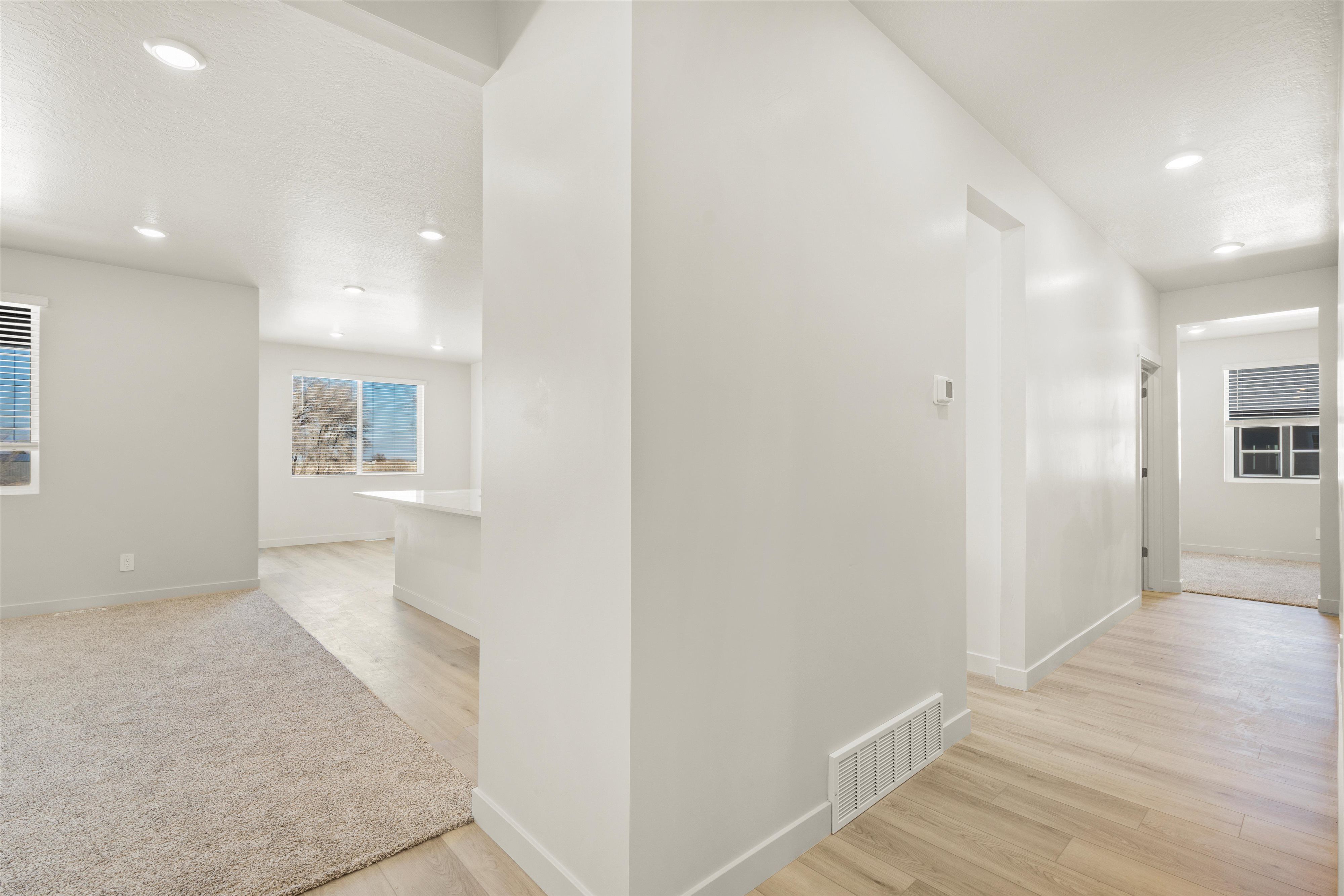 SLC_The-Weber_#5191_Hallway_C_280-w-deep-creek-ln-grantsville-UT.jpg