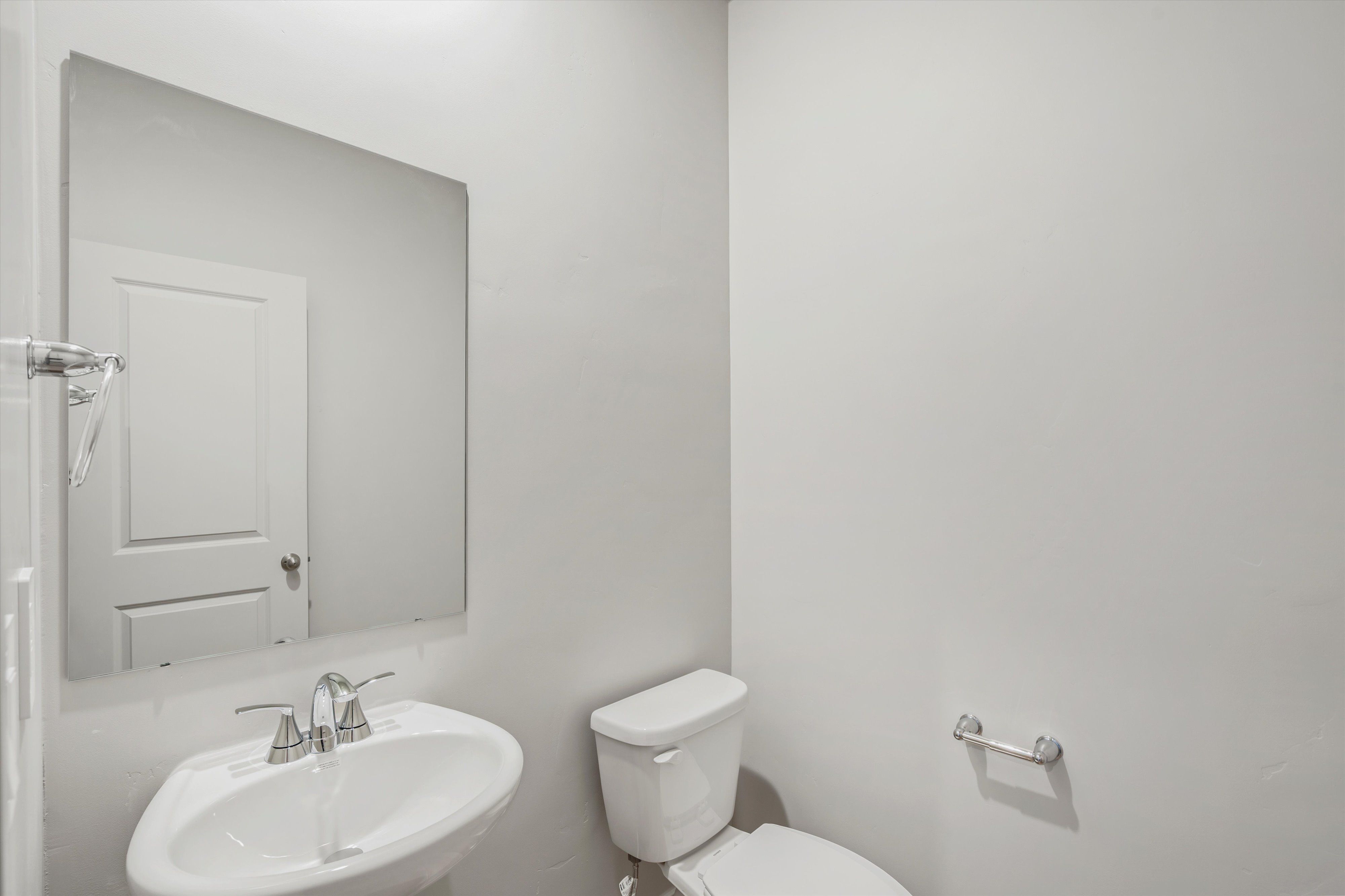 SLC_Pine_#4241_Powder-Room_A_931-N-160-E-Santaquin-UT.jpg