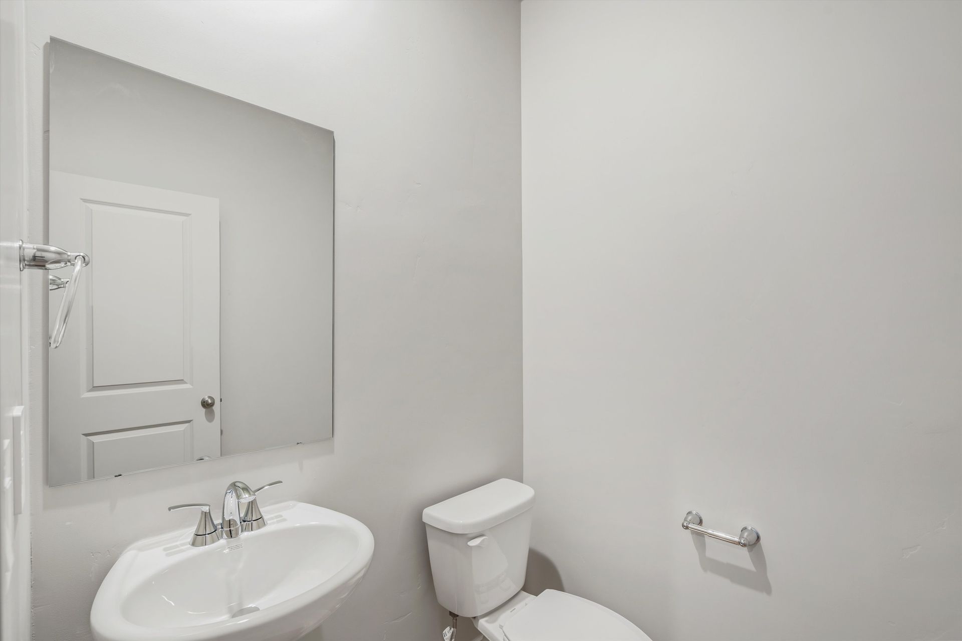 SLC_Pine_#4241_Powder-Room_A_931-N-160-E-Santaquin-UT.jpg