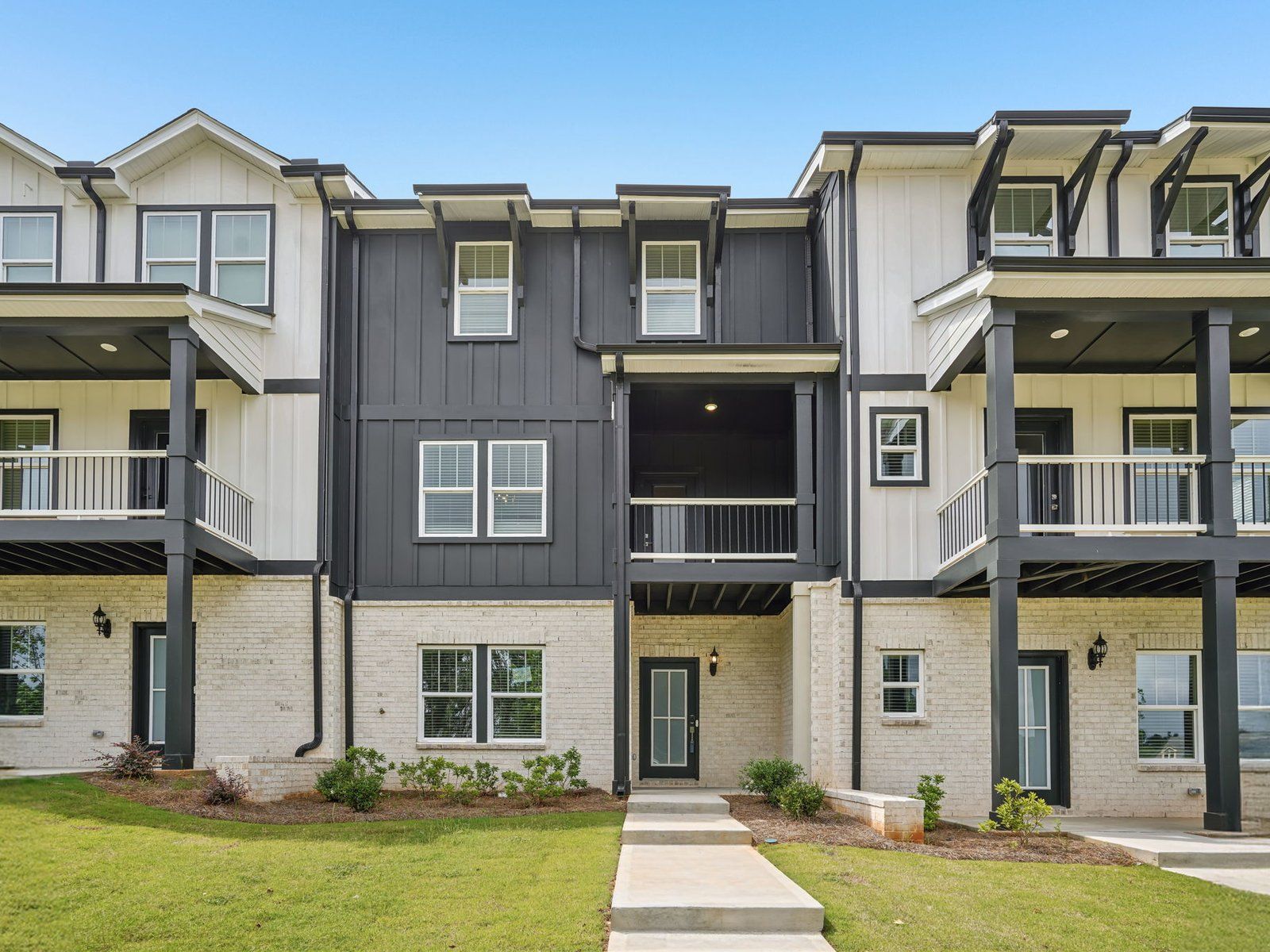 4845 Hemingway Trail. Cumming, GA 30041