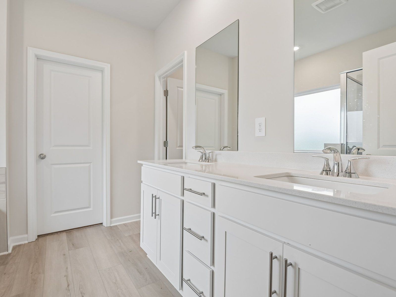 The Finesse White interior package modeled at Harmony Manor.