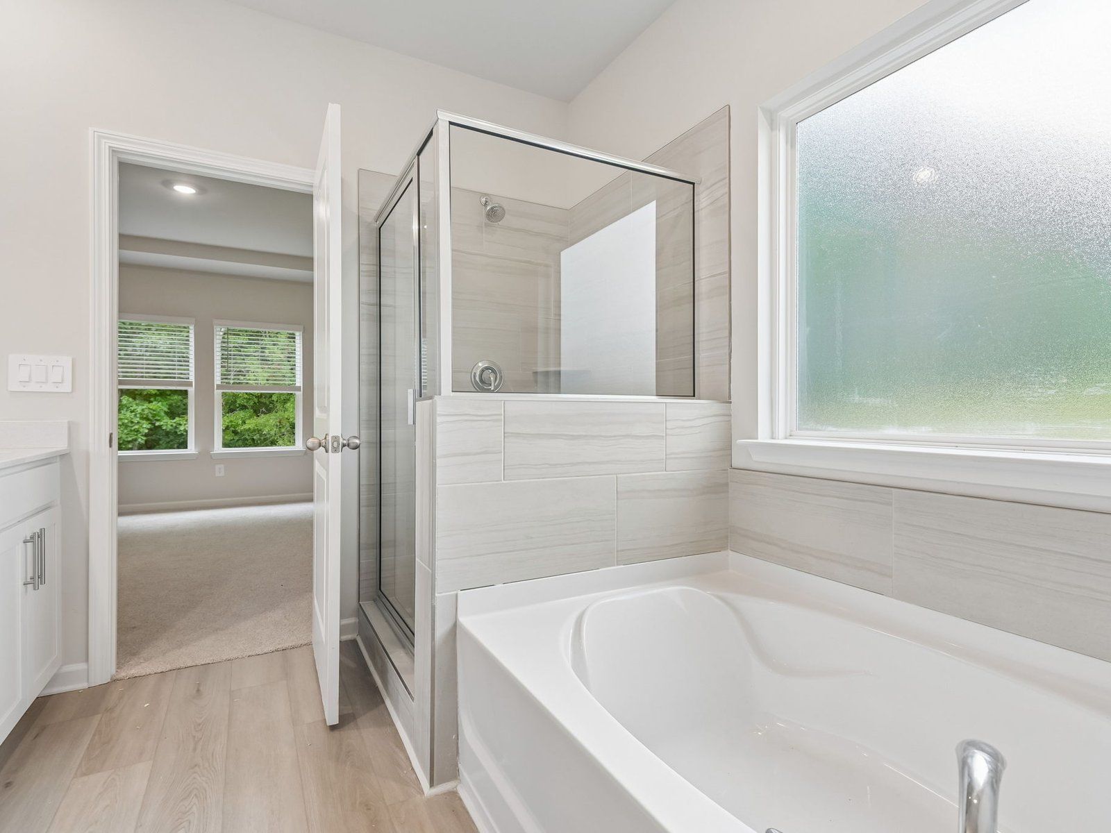 The Finesse White interior package modeled at Harmony Manor.