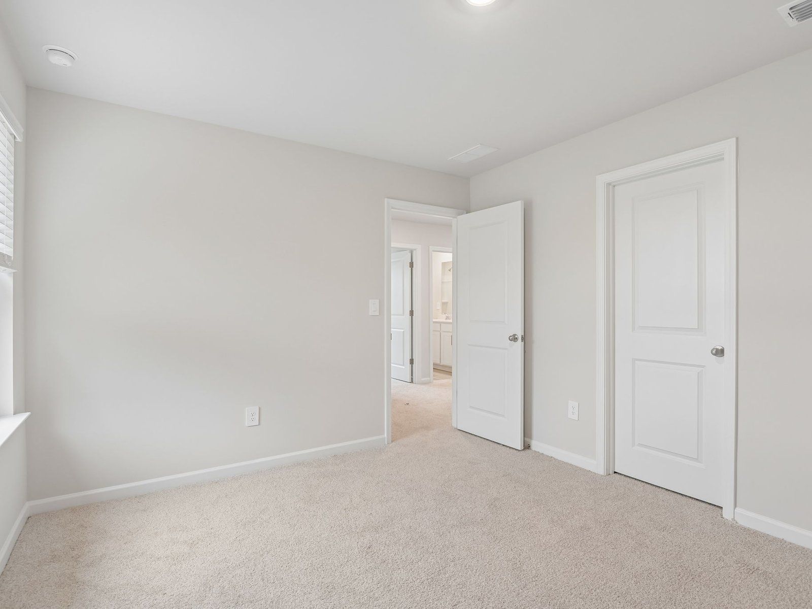 The Finesse White interior package modeled at Harmony Manor.