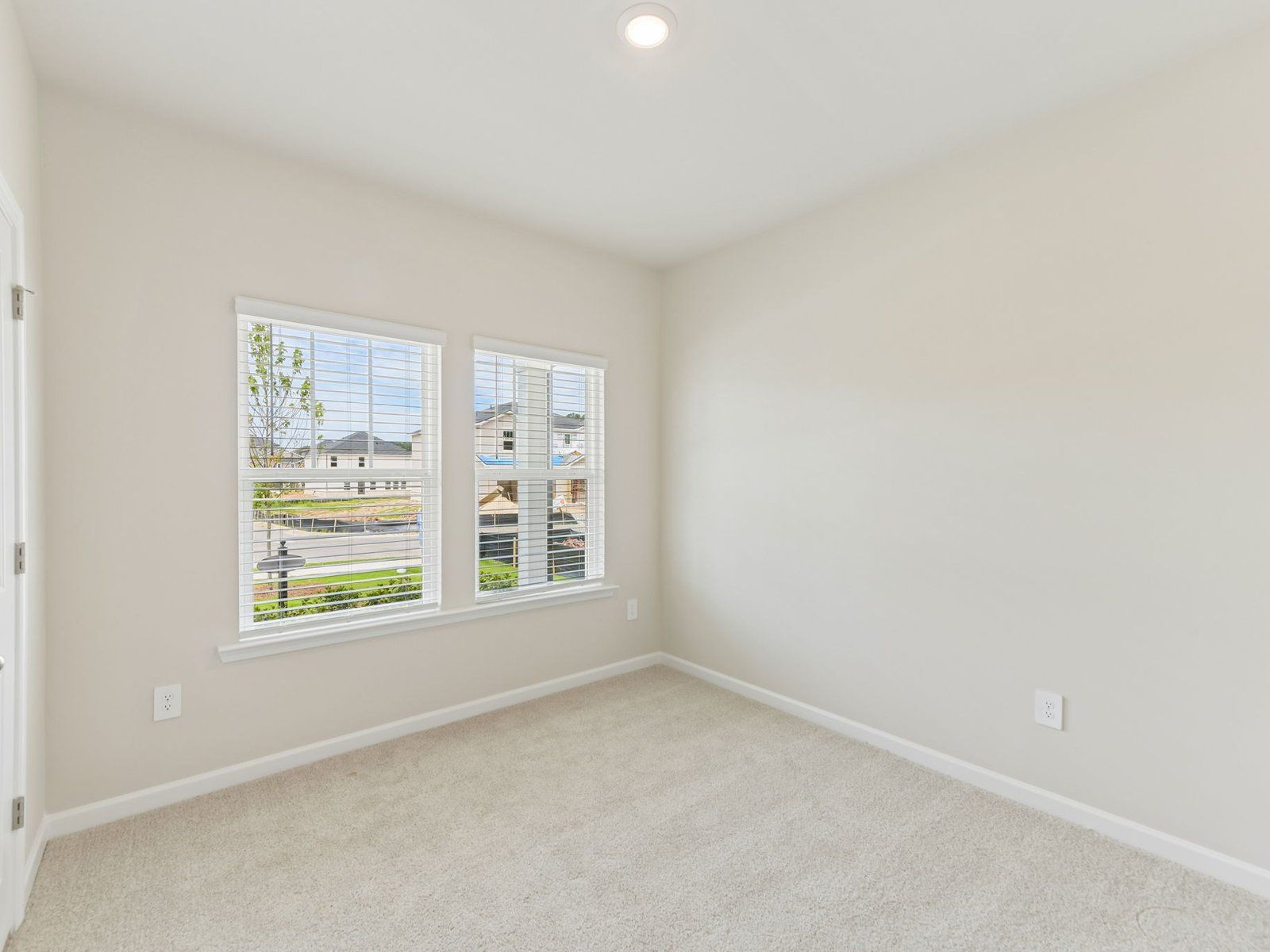 The Finesse White interior package modeled at Parkside at Grayson.