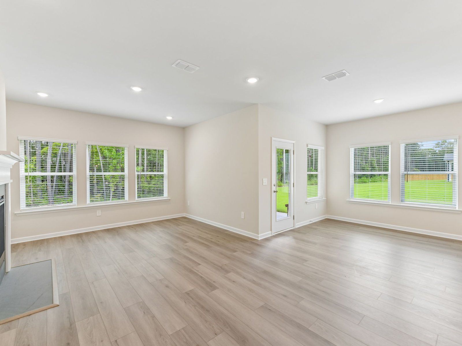 The Elemental White interior package modeled at Parkside at Grayson