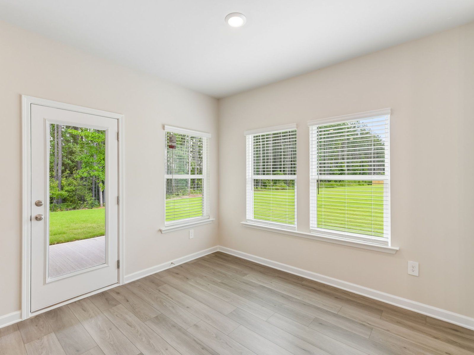 The Elemental White interior package modeled at Parkside at Grayson