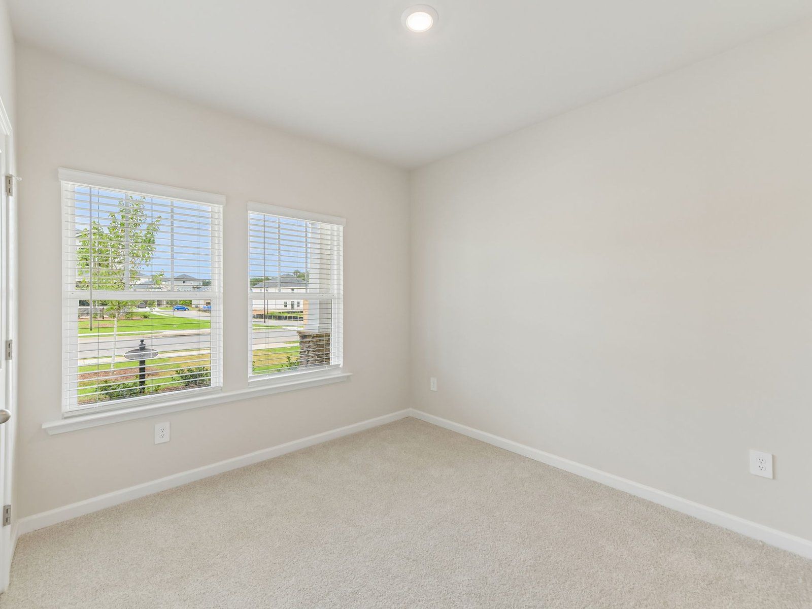 The Elemental White interior package modeled at Parkside at Grayson
