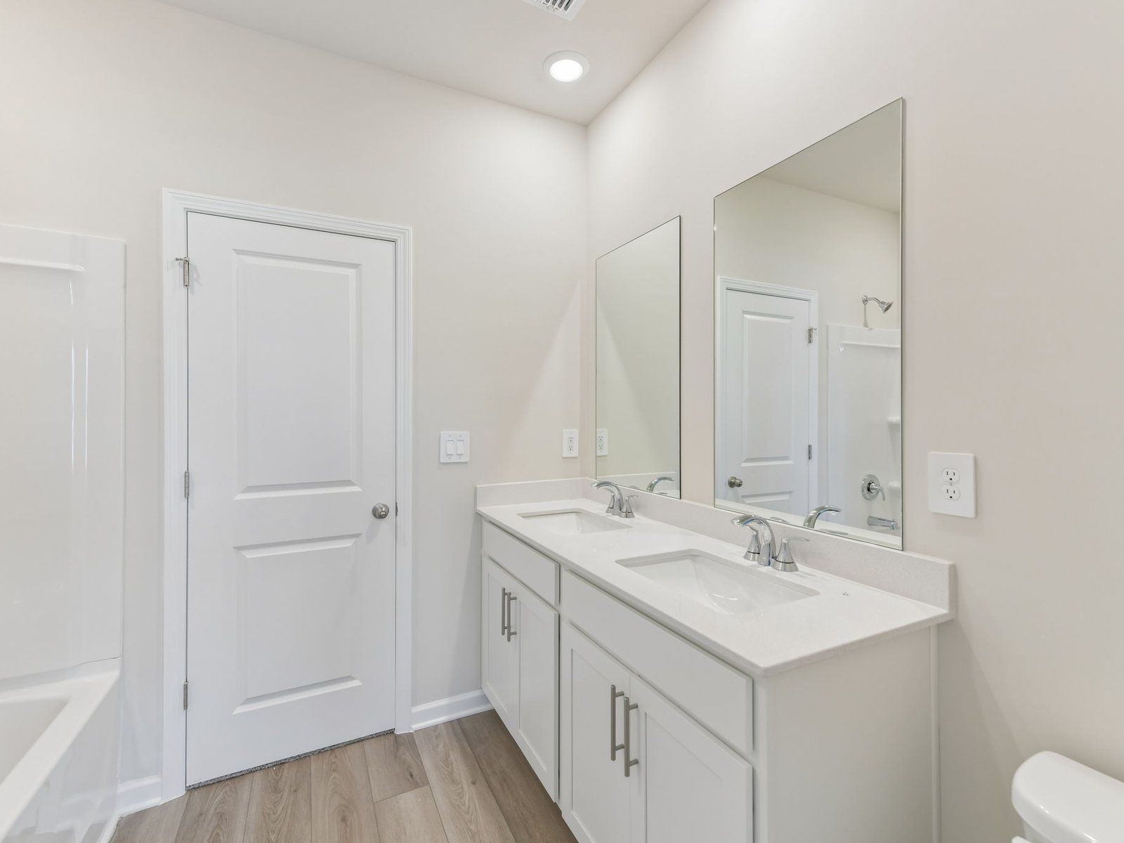 The Elemental White interior package modeled at Parkside at Grayson