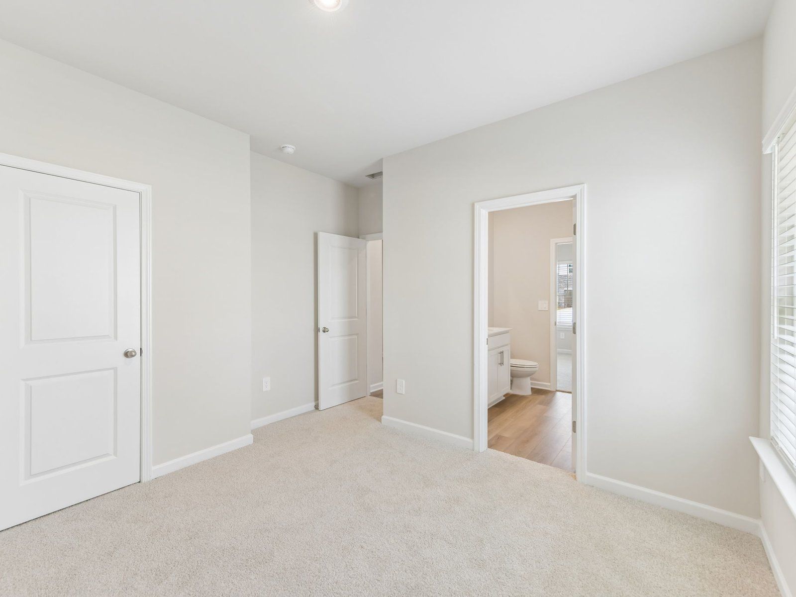 The Elemental White interior package modeled at Parkside at Grayson
