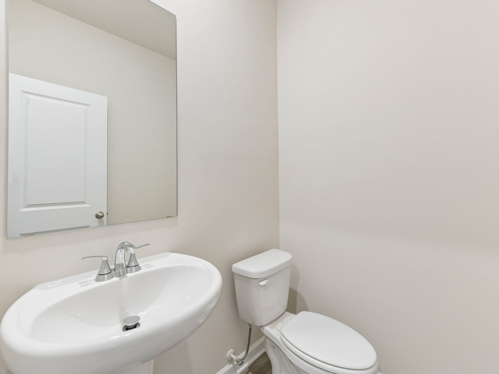 The Elemental White interior package modeled at Parkside at Grayson