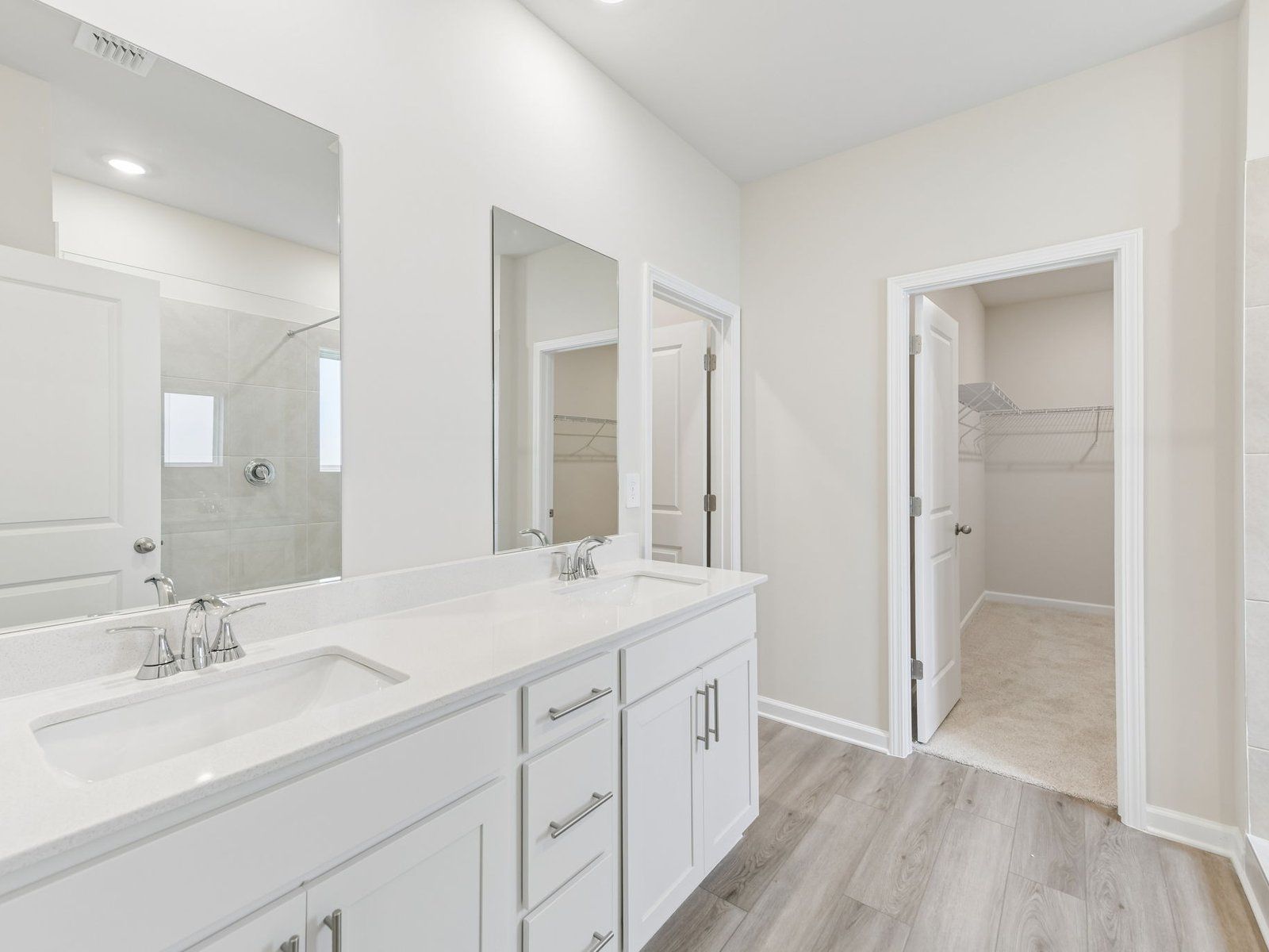 The Elemental White interior package modeled at Parkside at Grayson