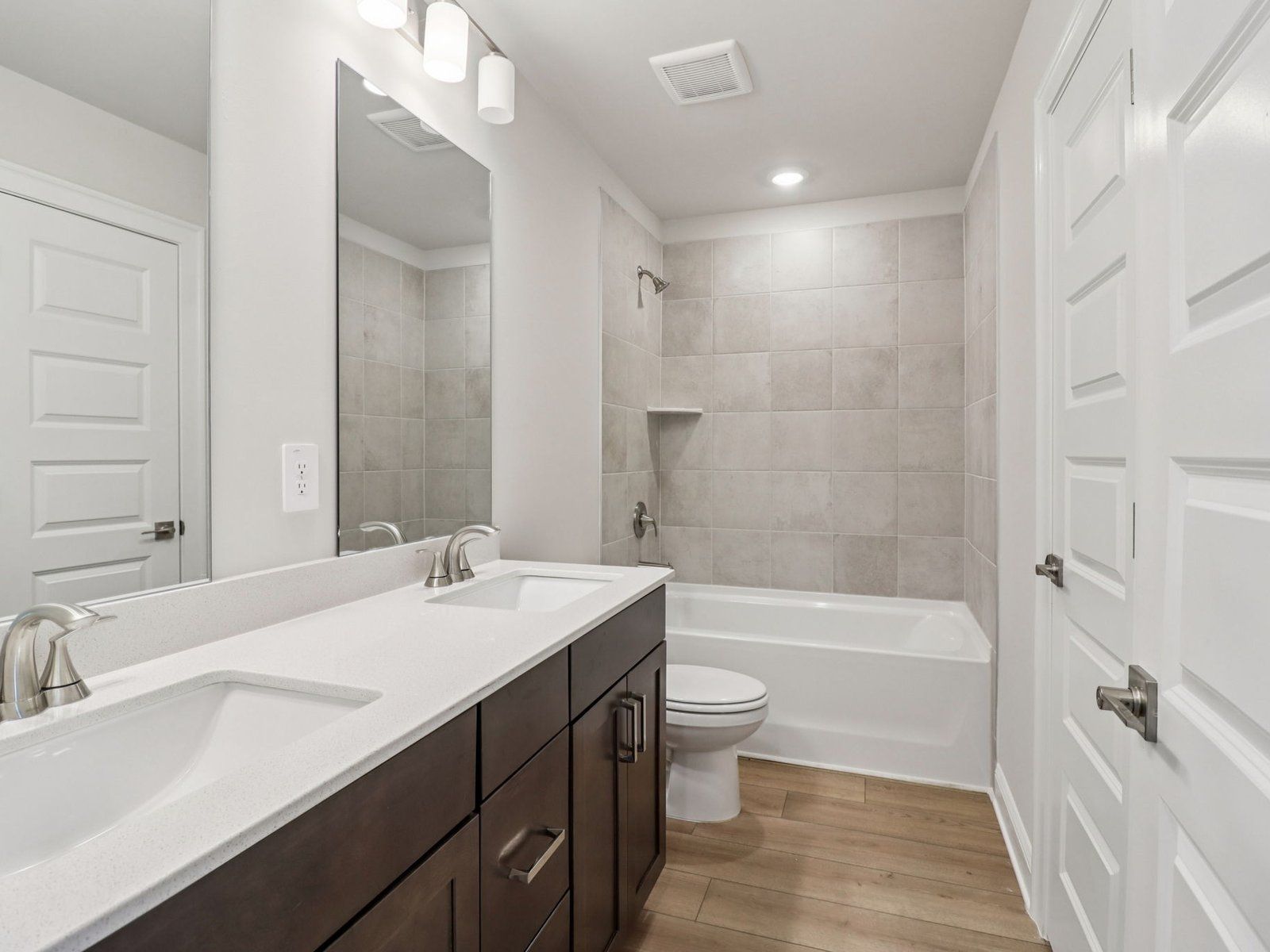 The Leighton End Unit floorplan with the Modern Rustic Slate interior package.