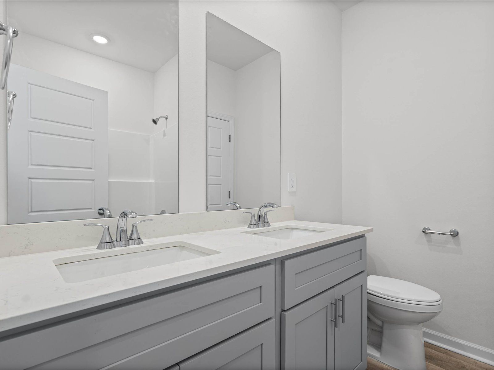 Secondary Bathroom in the Newport floorplan at a Meritage Homes community in Gulfport, MS.