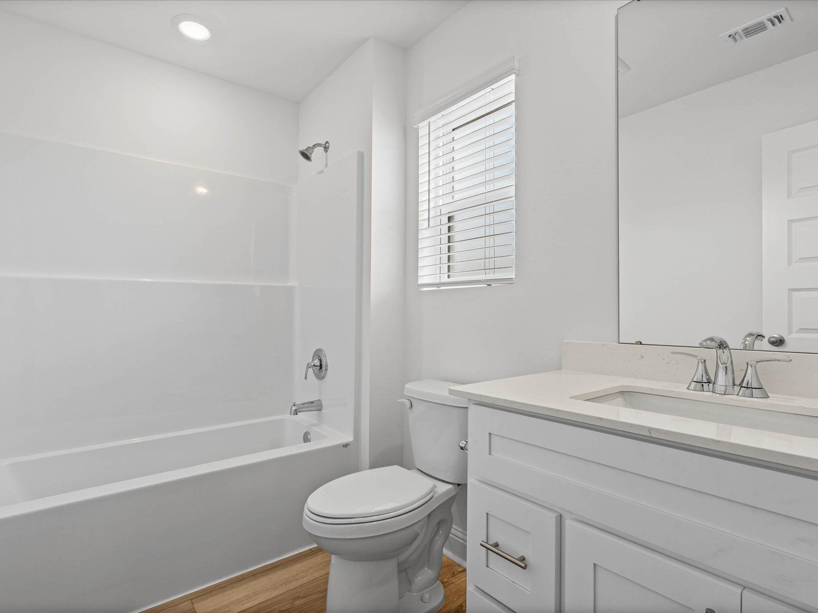 Secondary Bathroom in the Fraser floorplan at a Meritage Homes community in Ocean Springs, MS.