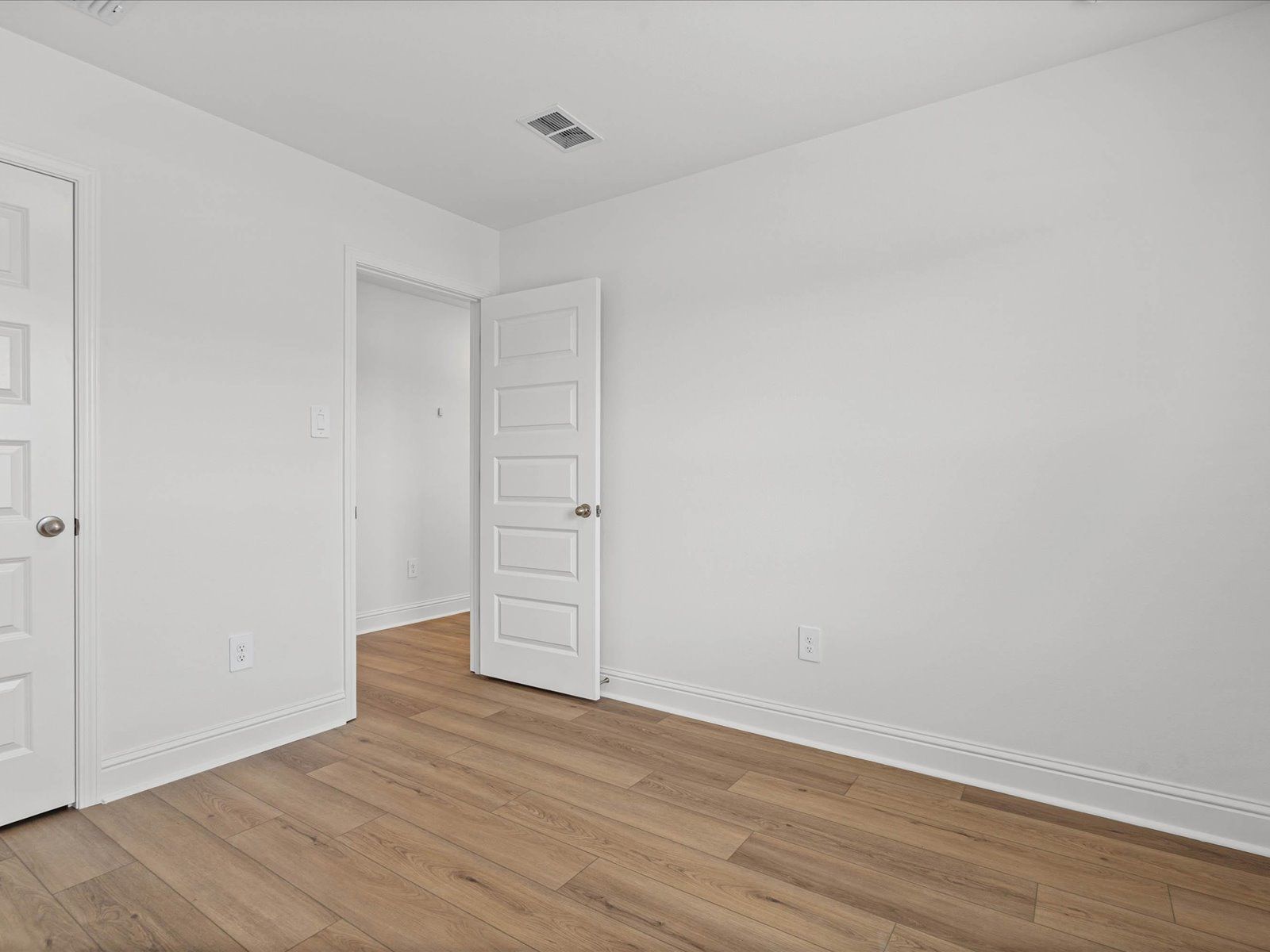 Secondary Bedroom in the Fraser floorplan at a Meritage Homes community in Ocean Springs, MS.