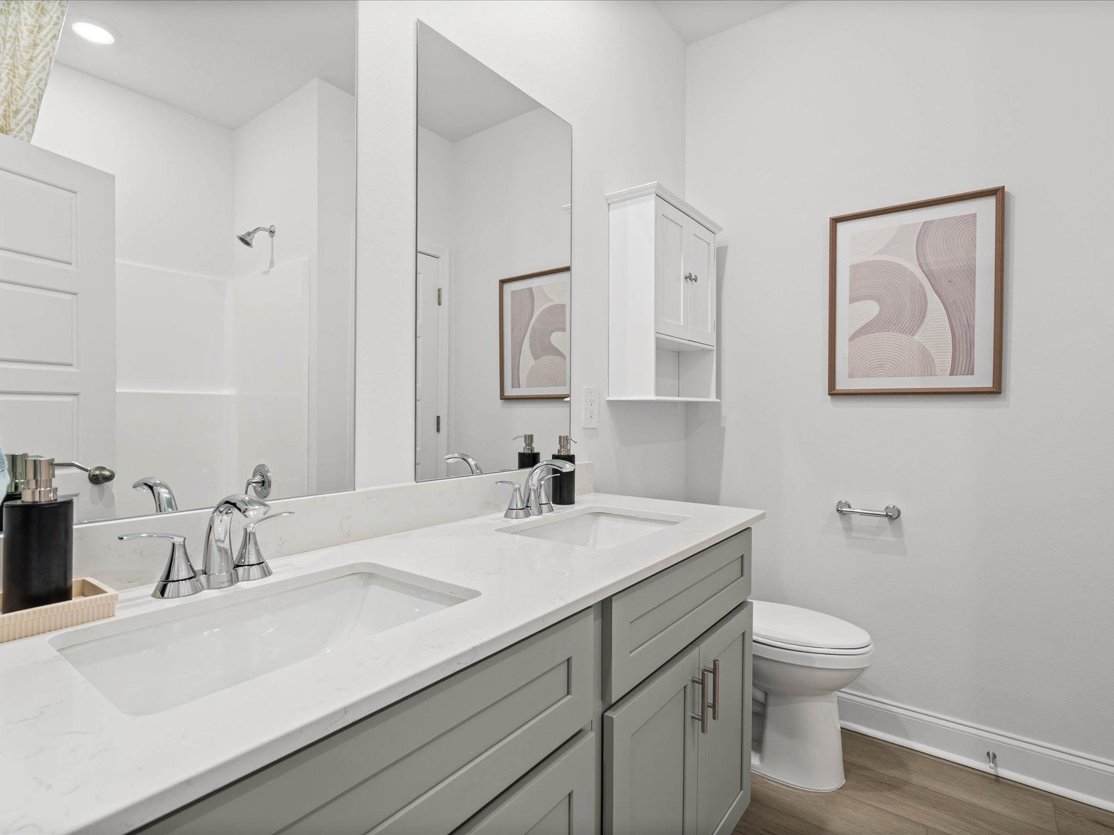 Secondary Bathroom in the Newport floorplan at a Meritage Homes community in Gulfport, MS.