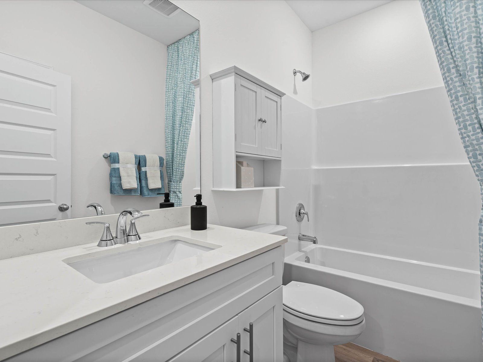 Secondary bathroom in the Chandler floorplan at a Meritage Homes community in Summerdale, AL.
