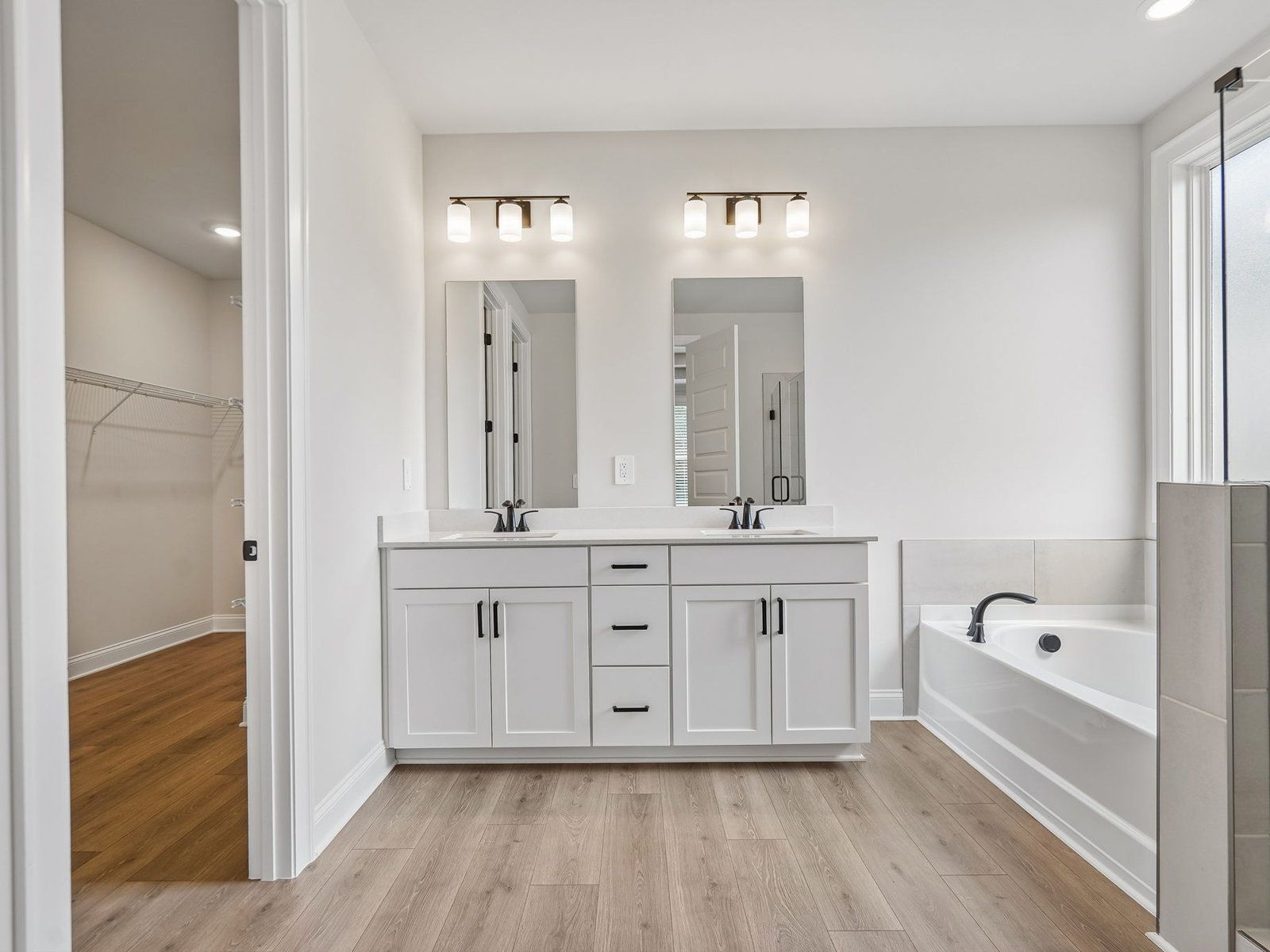 The Foxwood floorplan with the Bold Sophistication Linen interior package.
