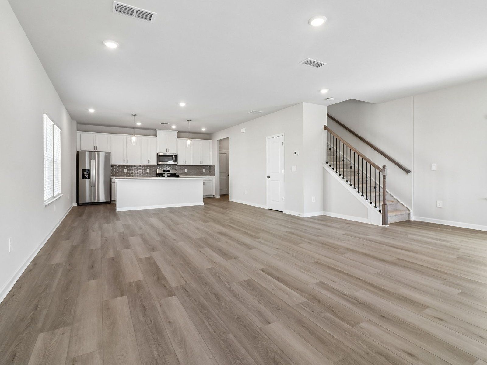 The Cromwell floorplan with the Finesse White interior package.