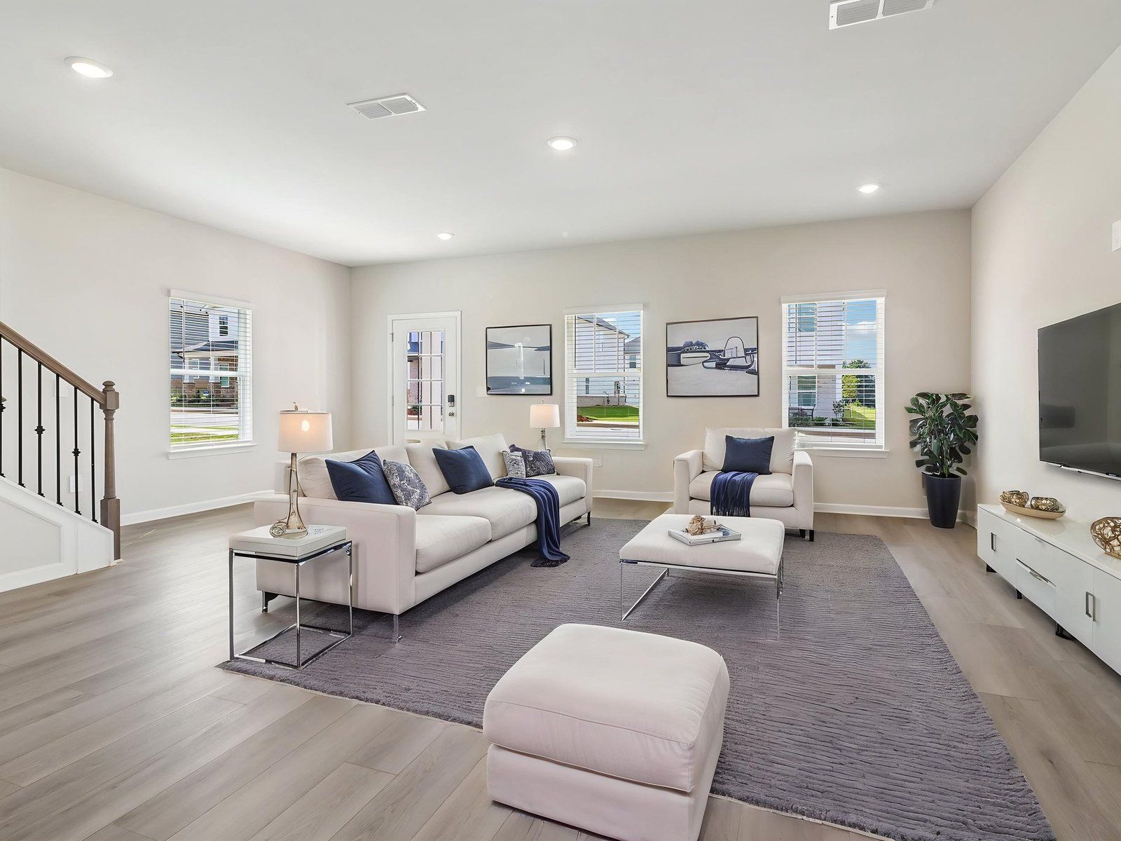 The Cromwell floorplan with the Finesse White interior package.