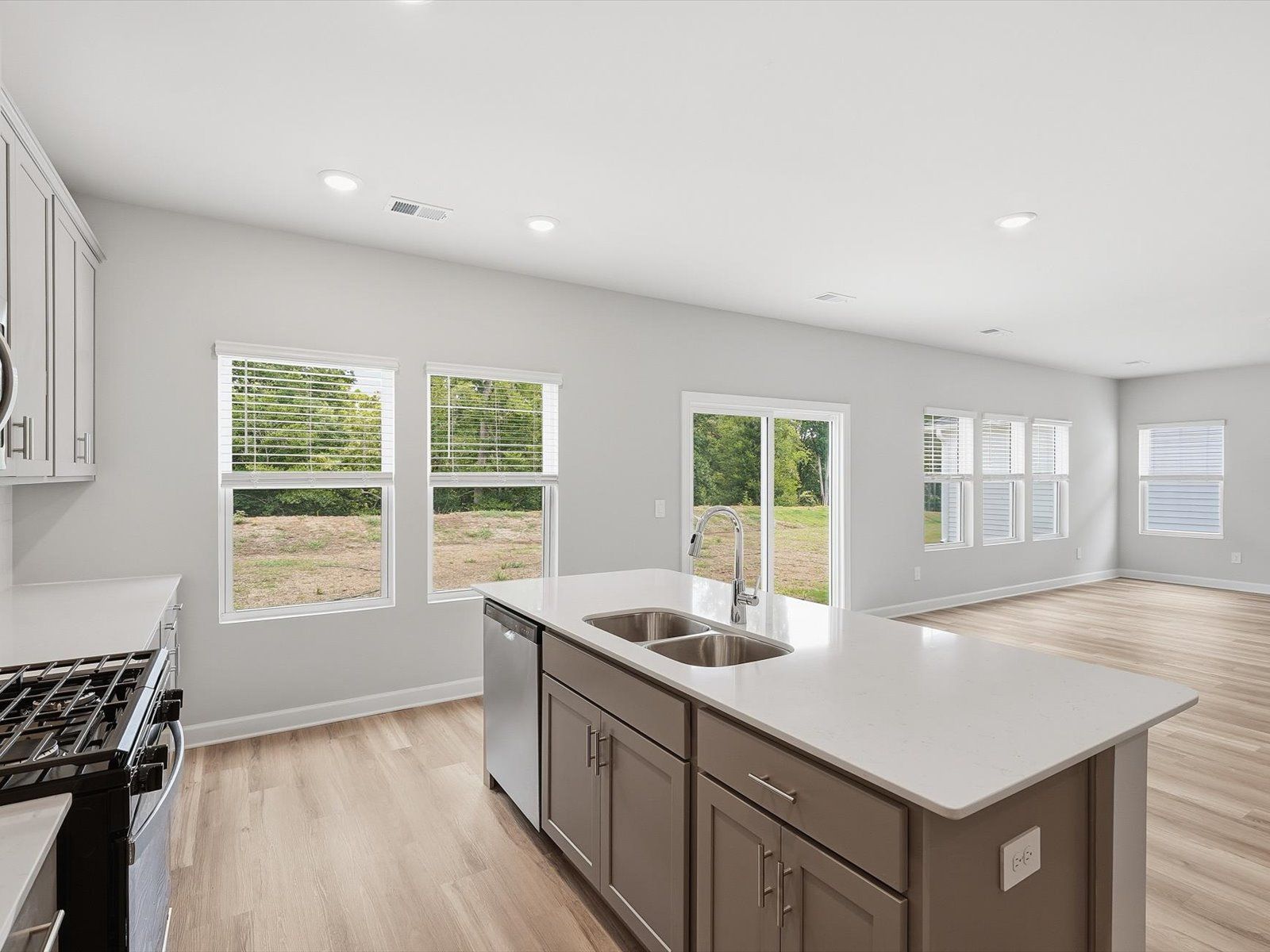 Welcome to the Dakota floorplan at Collier Ridge.