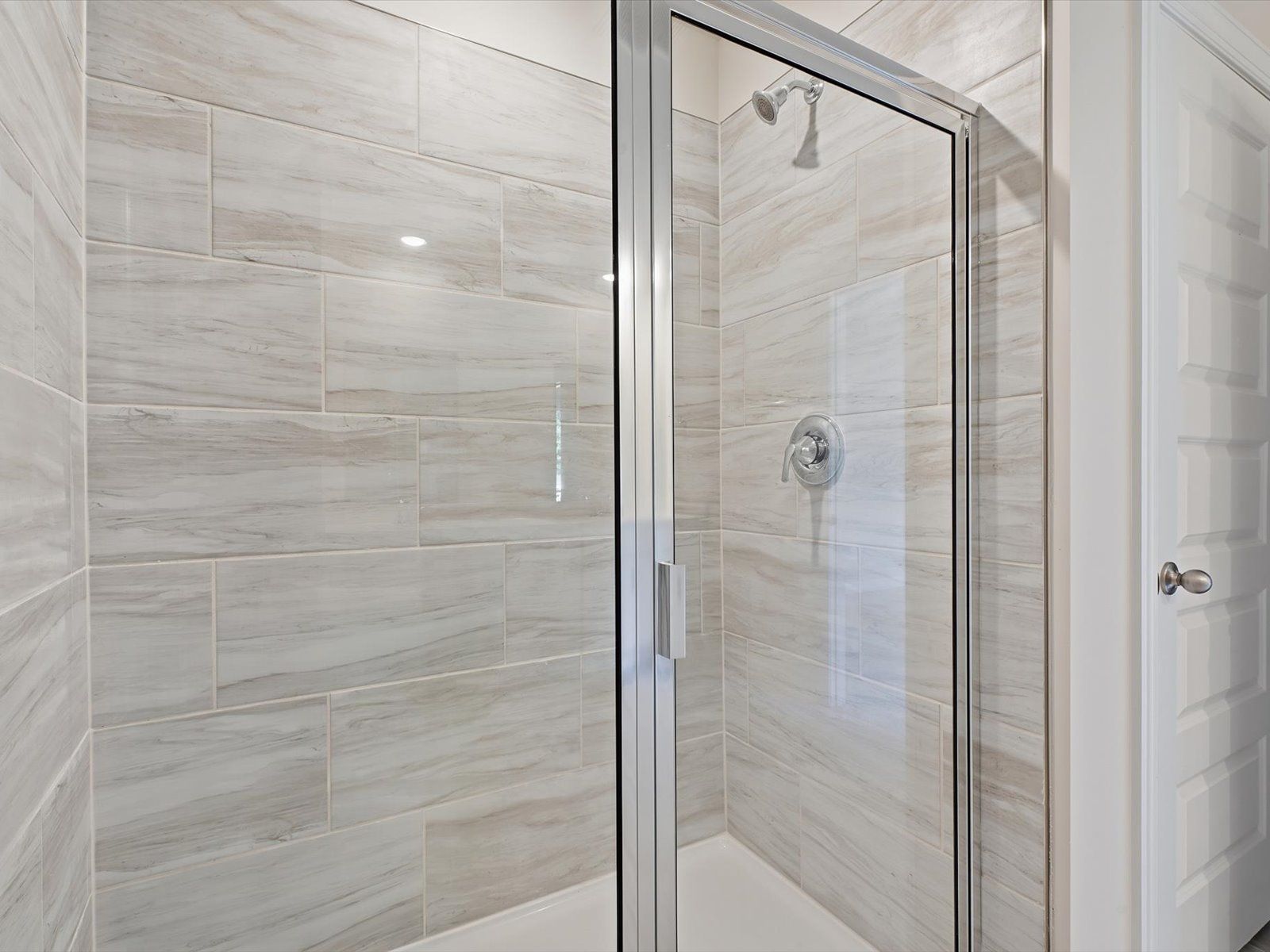 GRN_WexfordPark_455Johnson_103SwanGroveTrl_PrimaryBathroom (2).jpg