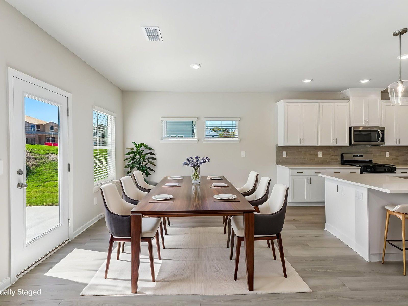 The Johnson floorplan with the Finesse Linen interior package.