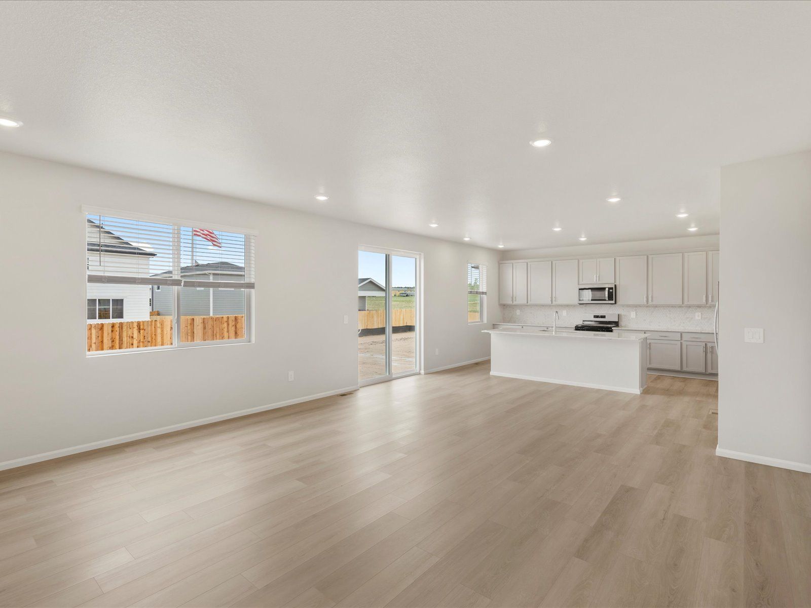 DEN_Paint-Brush-Hills_Kenosha_Dining-Area_10334-Hartwood-Dr