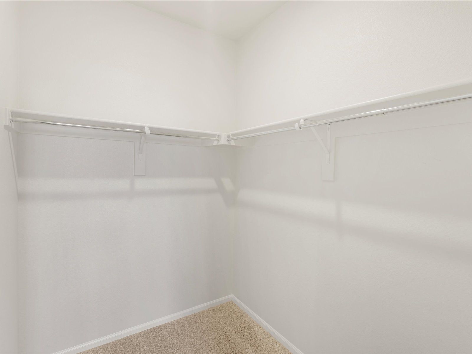 DEN_Paint-Brush-Hills_Kenosha_Closet_10334-Hartwood-Dr