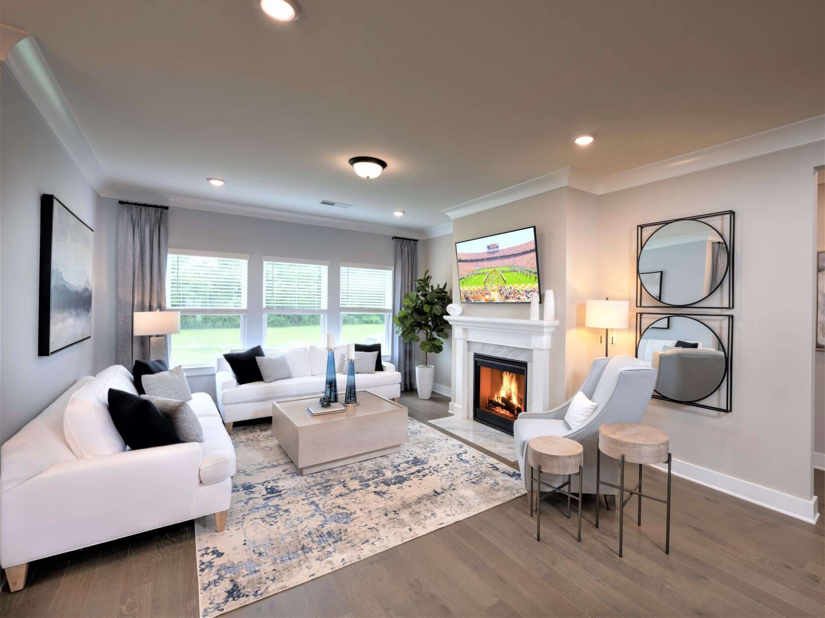 Gather around the fireplace to watch movies with the family.
