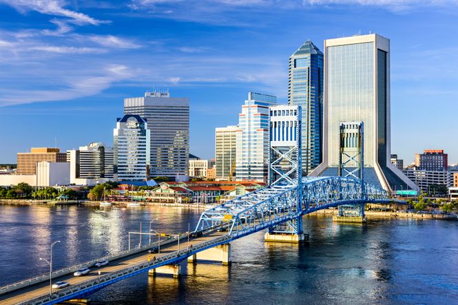 Lakes at Bella Lago offers convenient access to downtown Jacksonville.
