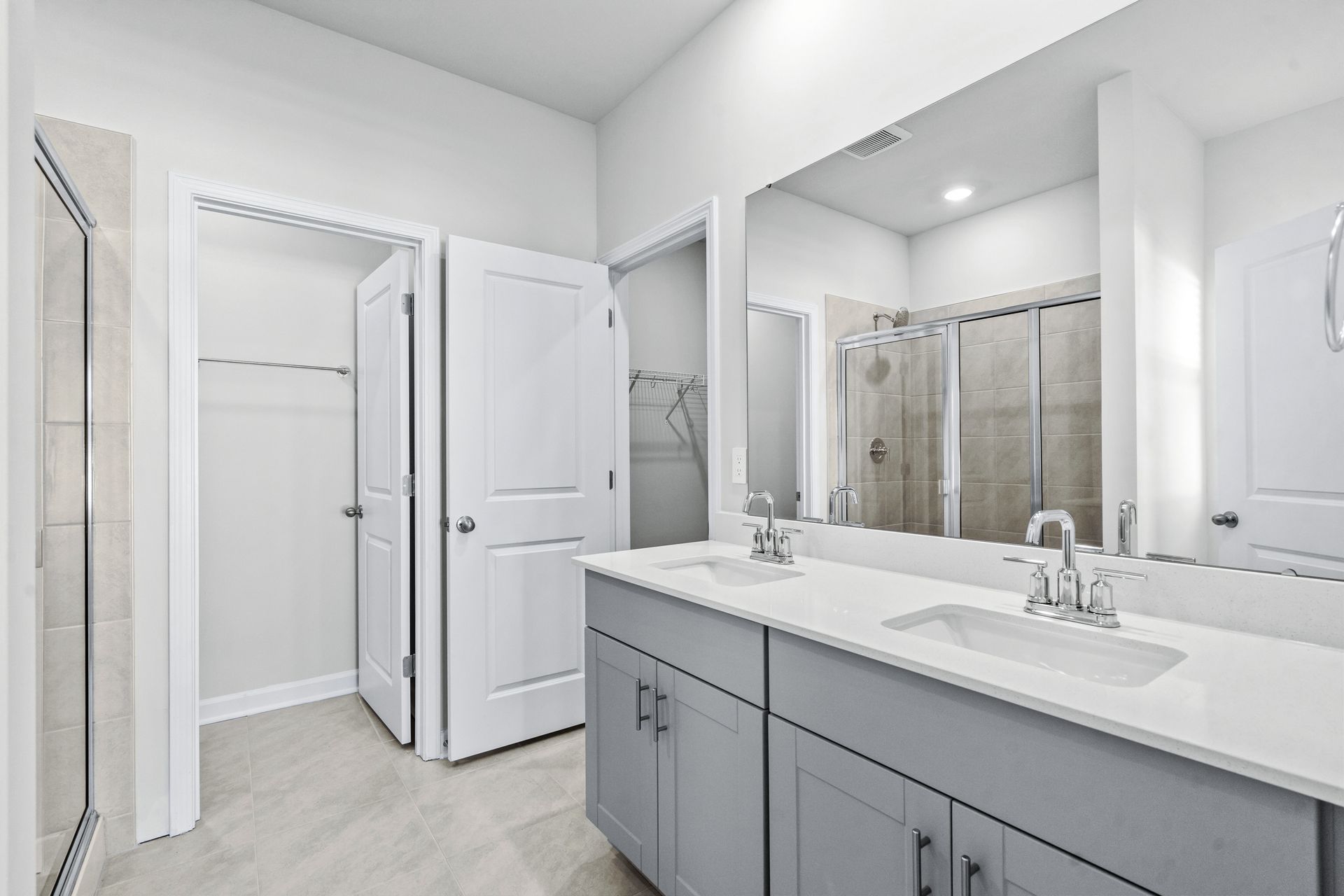The primary ensuite boasts duel sinks, tile shower and large walk-in closet.
