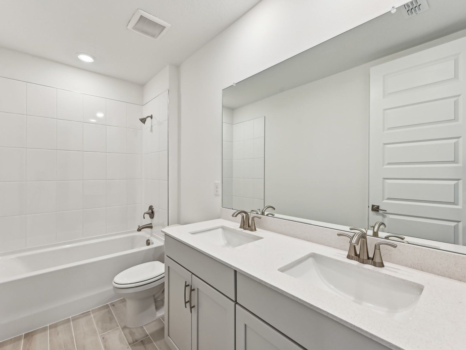 Secondary Bath of Oakhurst