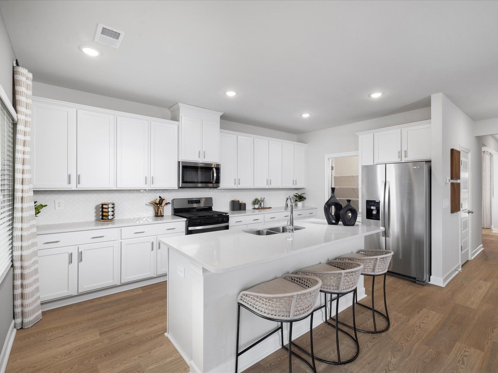 Welcome to the Brentwood model at Brayfield Manor.