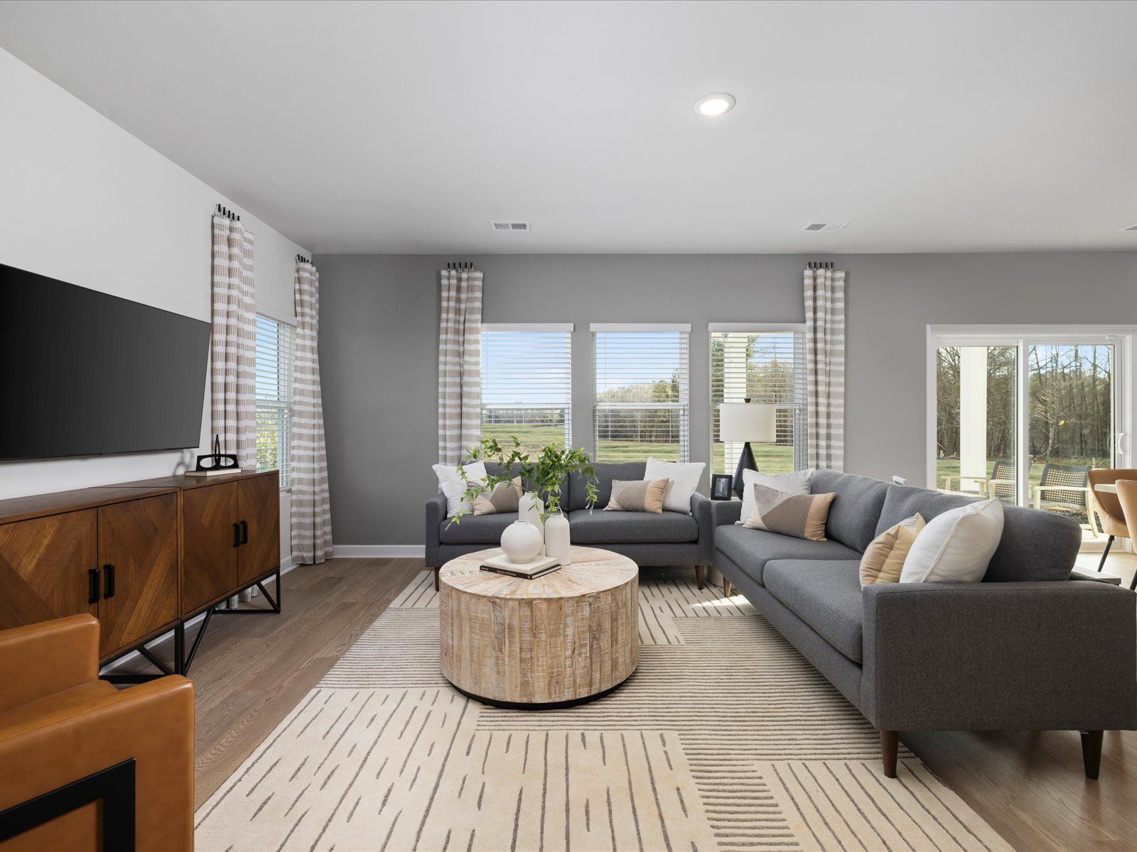 Welcome to the Brentwood model at Brayfield Manor.