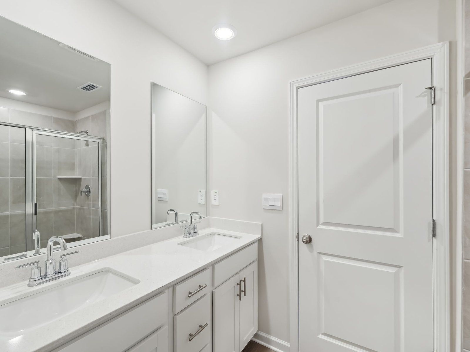 The Jade floorplan with the Charm White interior package.