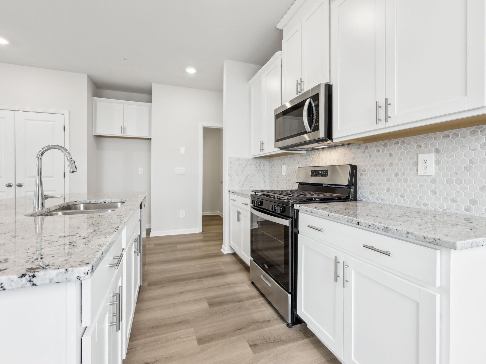 The Jade End Unit floorplan with the Elemental Frost interior package.